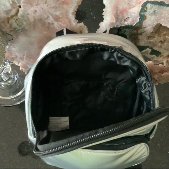 No BOUNDARIES Mini  Sliver Metallic backpack - Picture 3 of 12